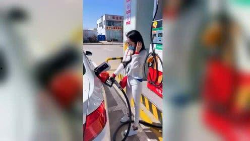 吃瓜抢前排,揭秘网络热门事件背后的抢前排现象